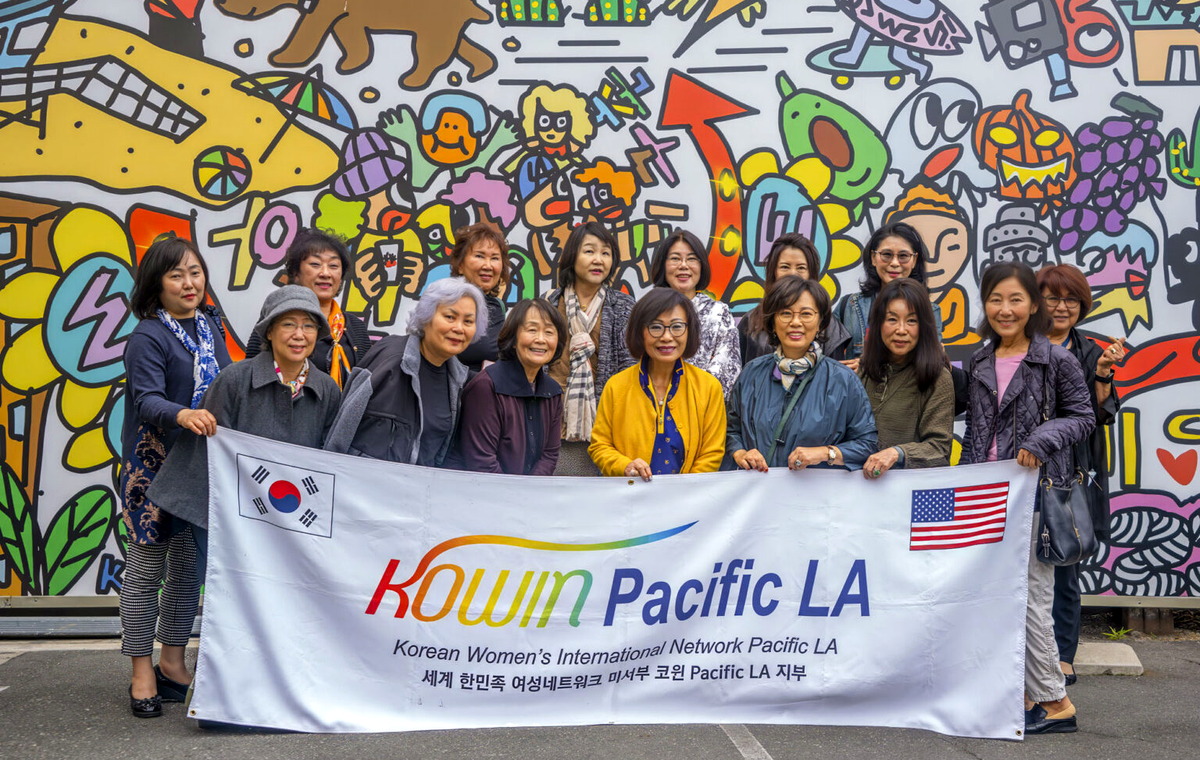 KOWIN Pacific LA officers and board members standing together